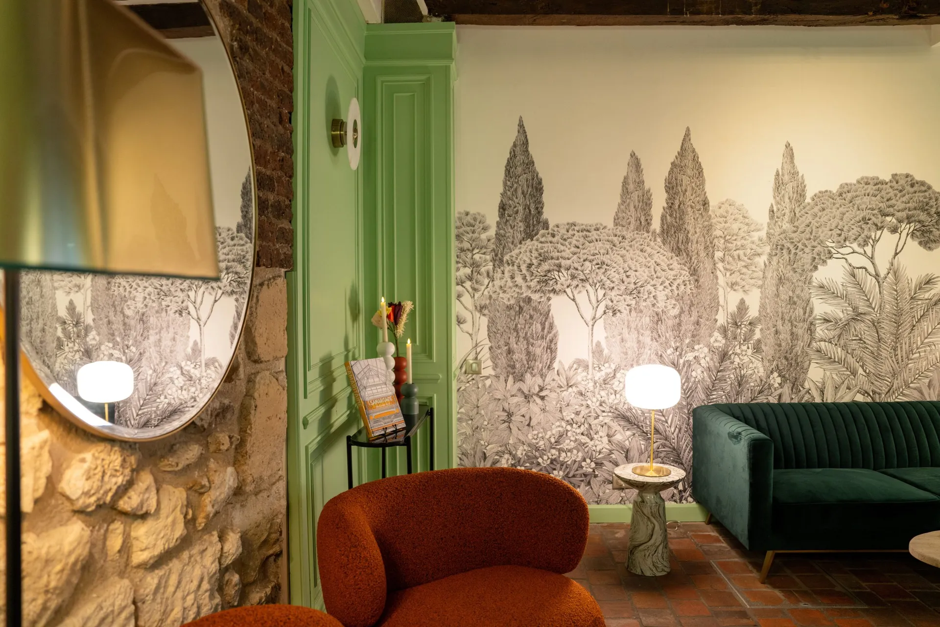 salon à l'intérieur de l'hôtel de fleurie
