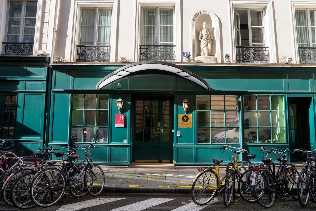 façade de l'hôtel de fleurie