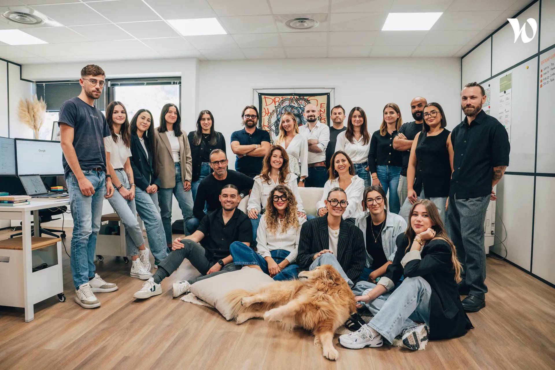 <p>la team eliophot</p>
